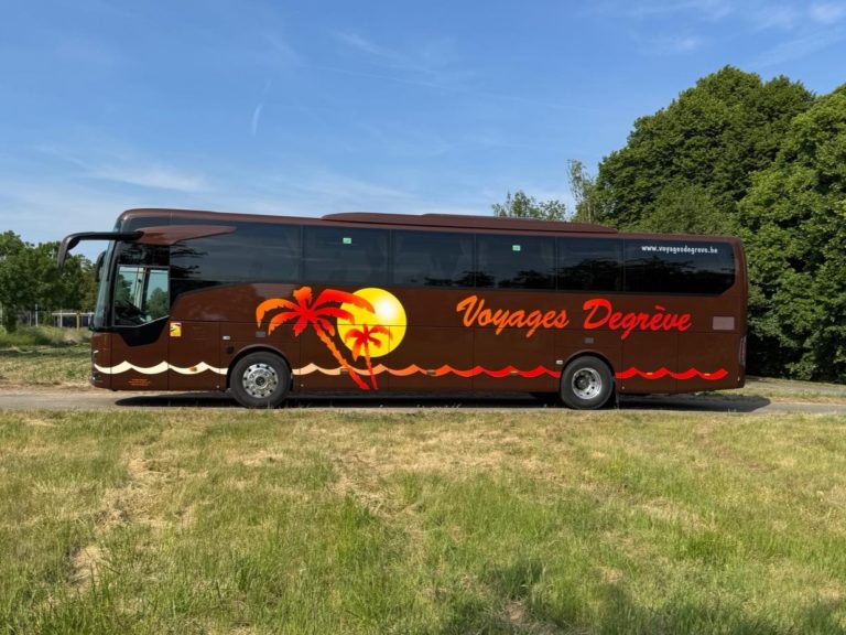 Mercedes Tourismo | 50 places